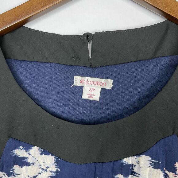 Xhilaration | NWT Navy Blue Floral Accordion Pleats Sleeveless Shift Dress - Picture 6 of 7